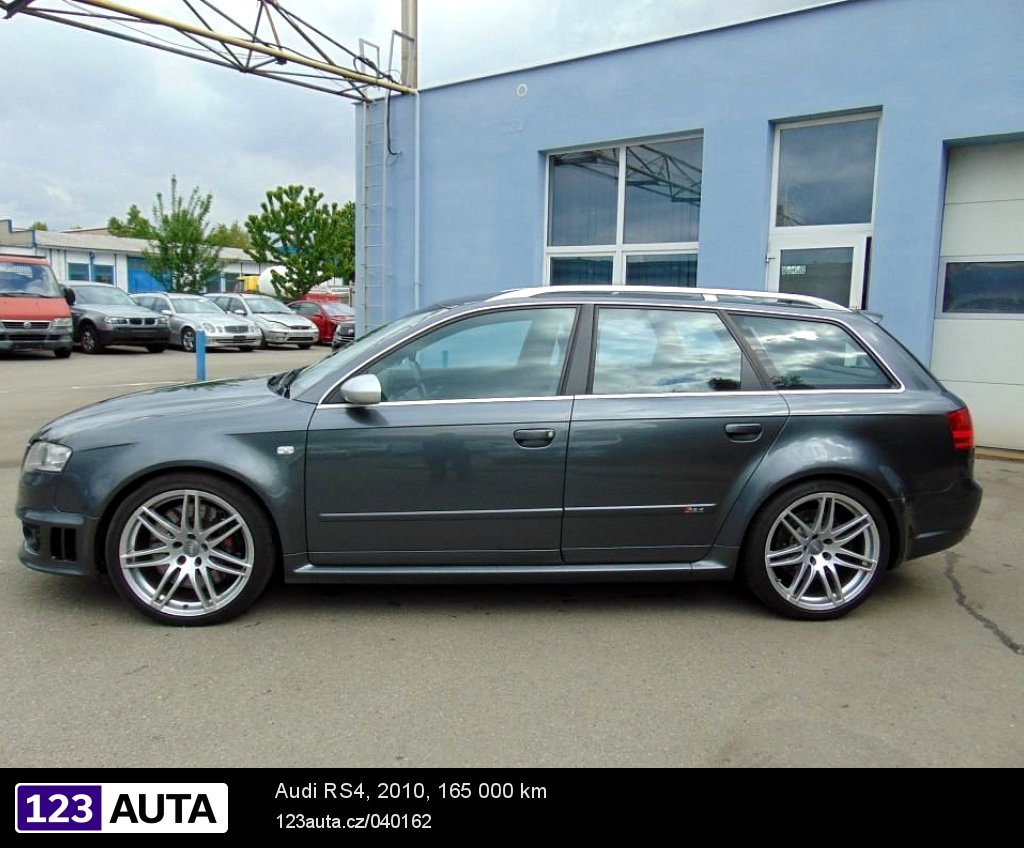 Audi RS4, 2010 - pohled č. 2