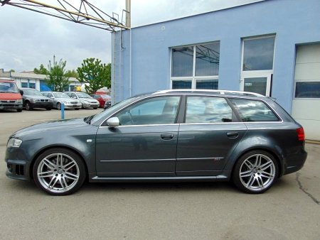 Audi RS4, 2010 - pohled č. 2