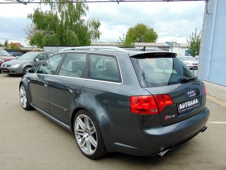 Audi RS4, 2010 - pohled č. 3