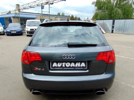 Audi RS4, 2010 - pohled č. 4