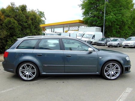 Audi RS4, 2010 - pohled č. 6