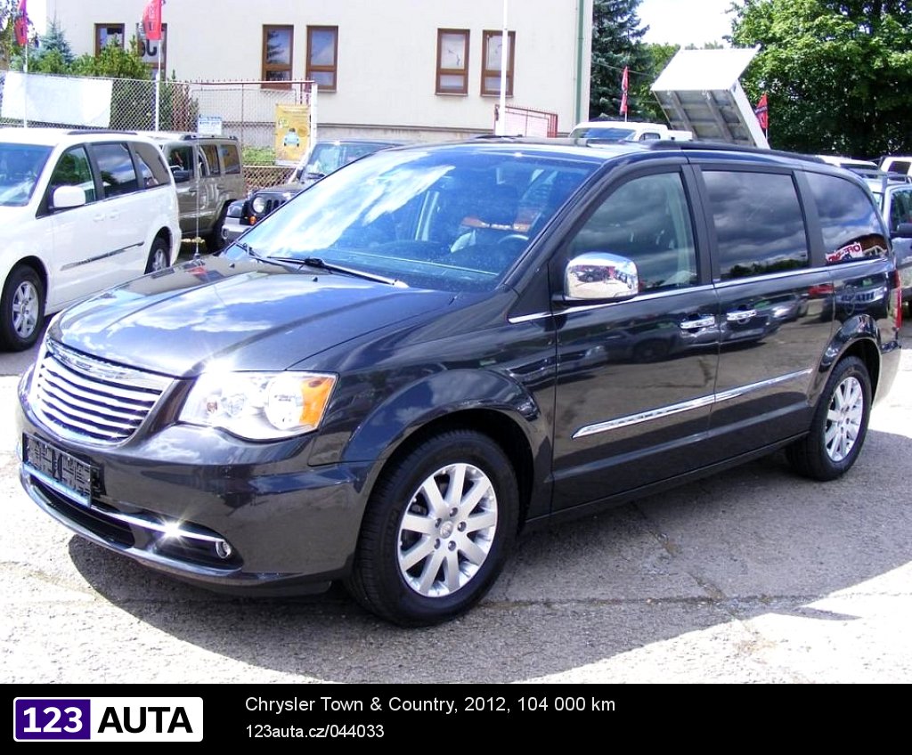 Chrysler Town & Country, 2012 - pohled č. 3