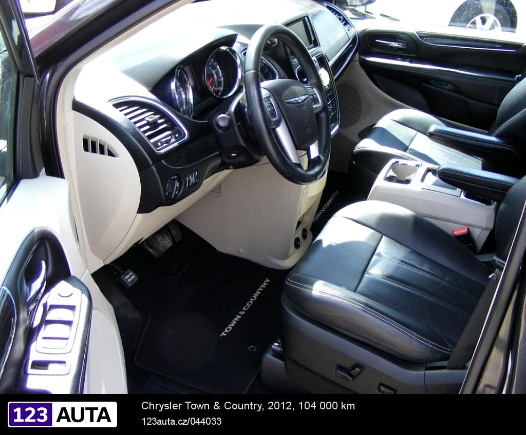 Chrysler Town & Country, 2012 - pohled č. 9