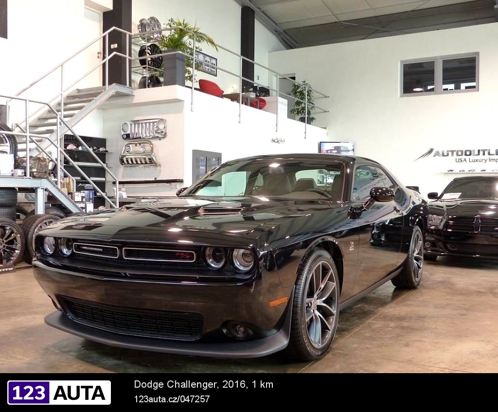 Dodge Challenger, 2016 - celkový pohled