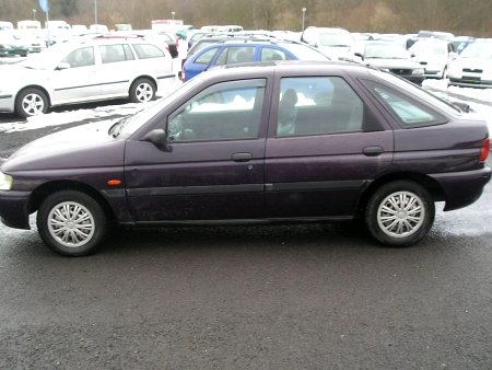 Ford Escort, 1997 - pohled č. 3