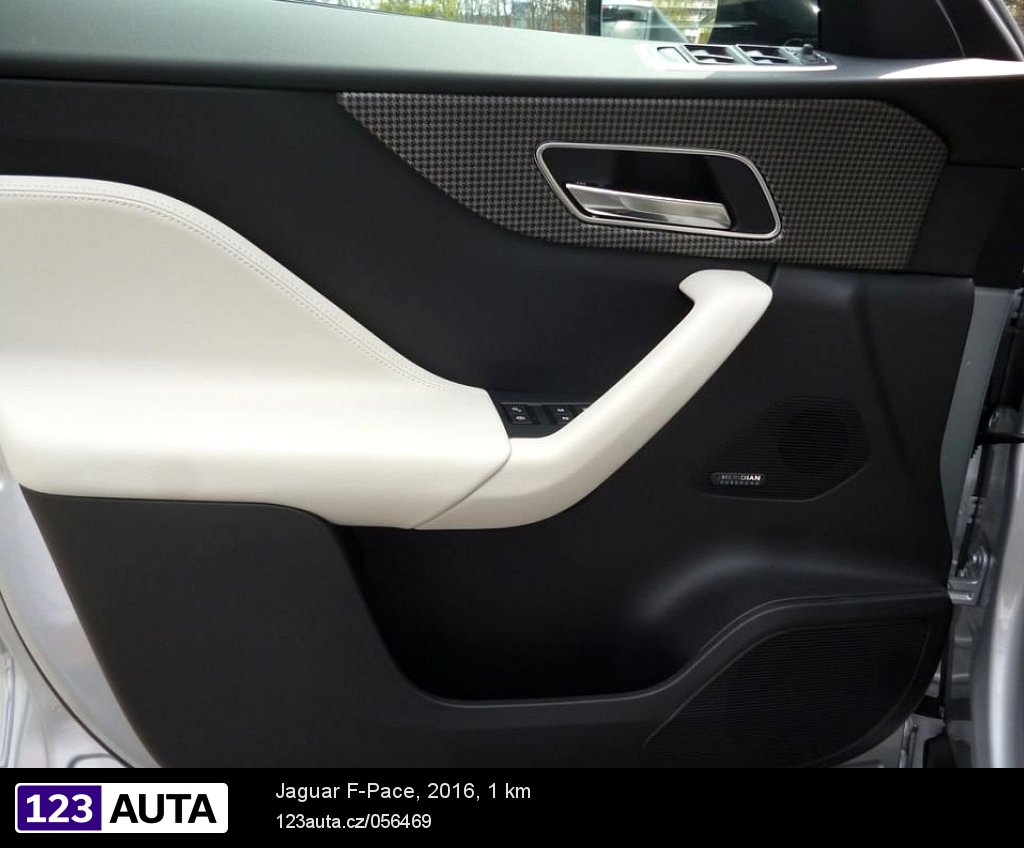 Jaguar F-Pace, 2016 - pohled č. 6