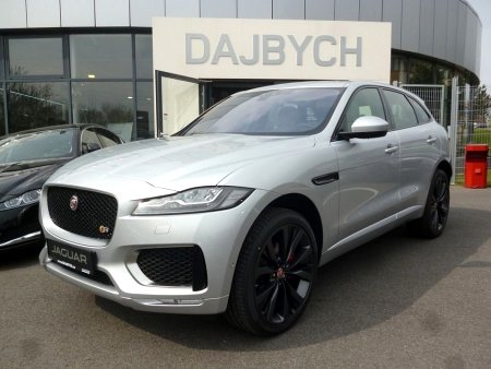 Jaguar F-Pace, 2016
