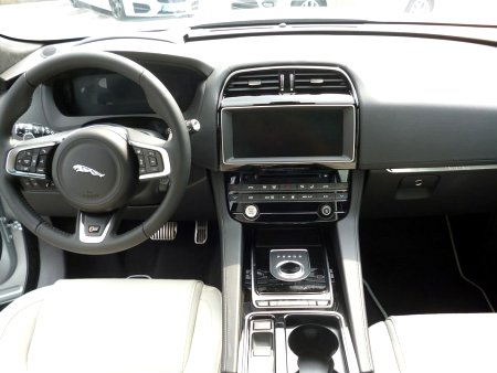 Jaguar F-Pace, 2016 - pohled č. 5