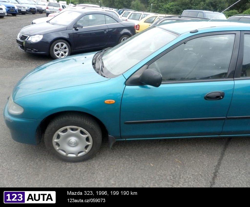 Mazda 323, 1996 - pohled č. 4