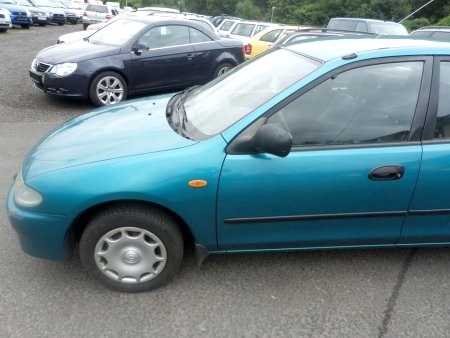 Mazda 323, 1996 - pohled č. 4