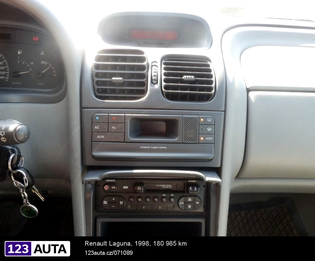 Renault Laguna, 1998 - pohled č. 8