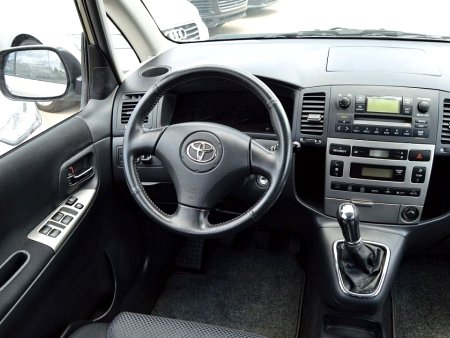 Toyota Corolla Verso, 2003 - pohled č. 5